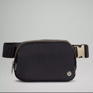 NEW Lululemon Everywhere Velour belt bag
